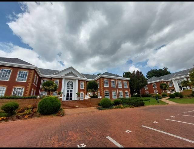 283M² OFFICE TO LET IN BRYANSTON